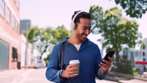 Man-in-street,-smartphone-and-headphones