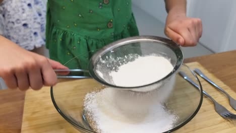 harina de cribado para niños para hornear