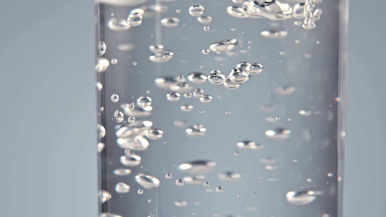 물 한 잔 에 떨어지는 것