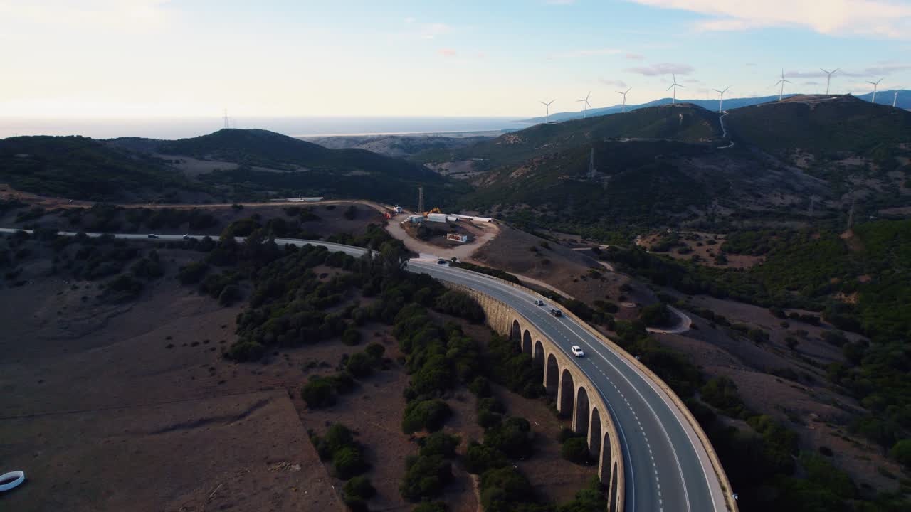 mirador el cabrito, en la carretera de algeciras a tarifa al atardecer, con el mar mediterráneo de fondo