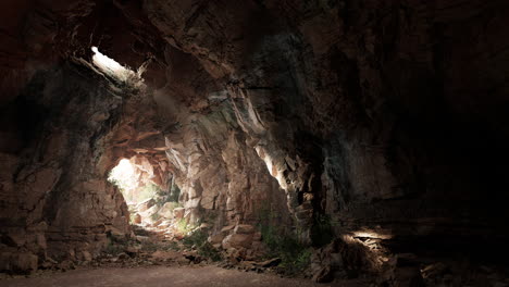 entrada a la cueva oscura