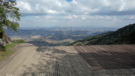 Freie-Flugrampe-In-Extrema---Minas-Gerais---Brasilien,-Die-Erstaunliche-Natur-Mit-Hügeln-Und-Bäumen-Offenbart-4