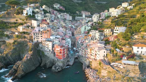 terre cinque, italia al atardecer - vista aérea fija