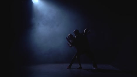 espectáculo de danza oscura