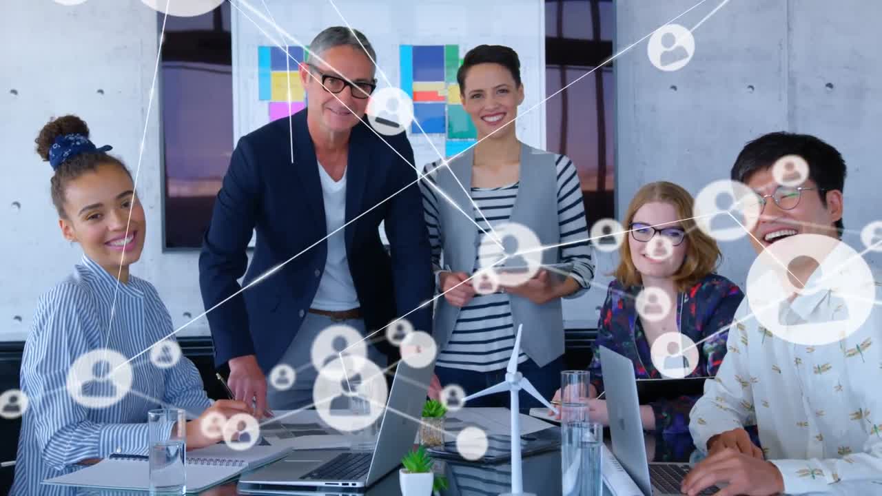 animación de la red de conexiones entre diversos empresarios en la oficina