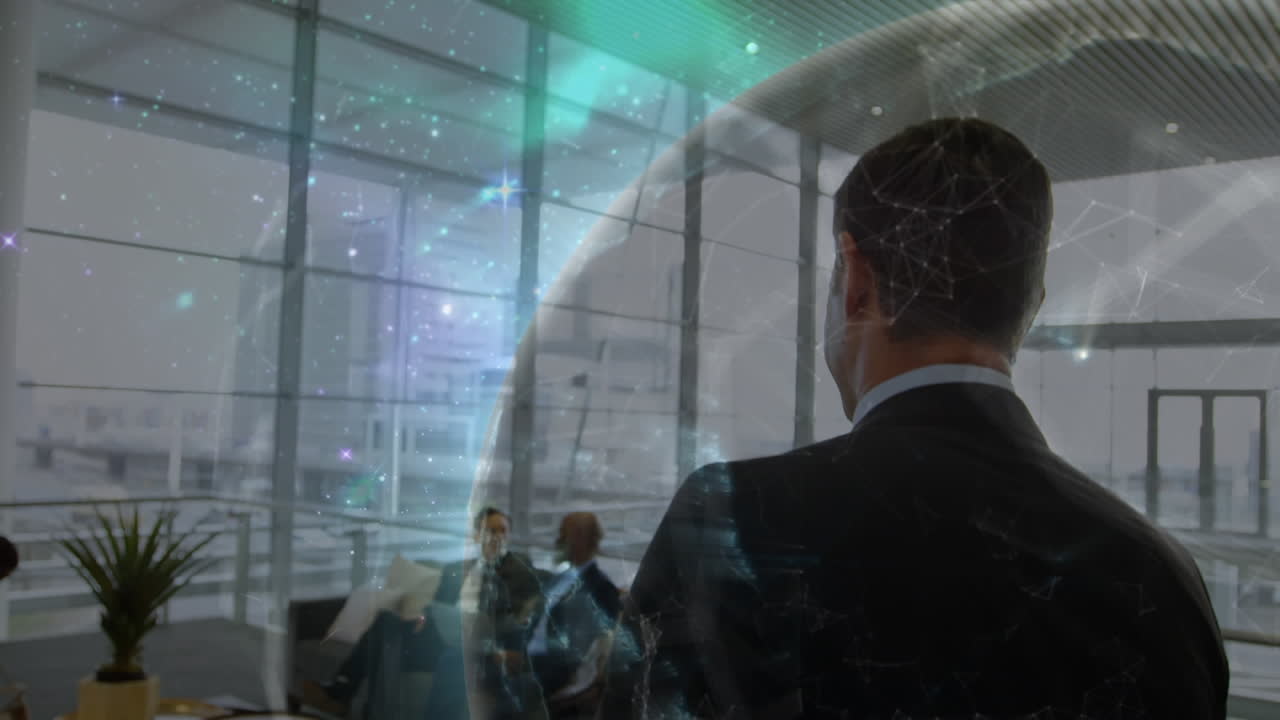 animación del globo y redes de conexiones sobre empresario biracial en el cargo