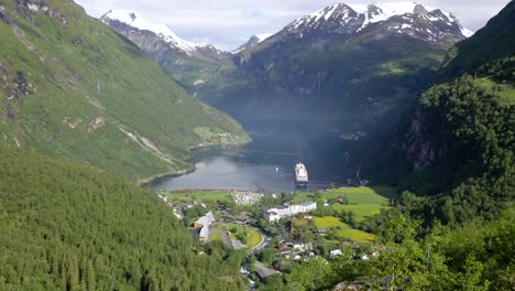 Fiordo-De-Geiranger,-Noruega.