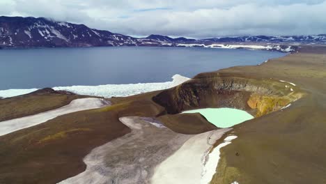 hermosa antena sobre una caldera masiva en la región askja de islandia tierras altas desoladas 1