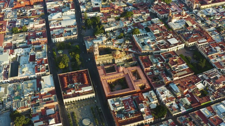 Veduta aerea del centro storico della città di Querétaro durante un bellissimo tramonto