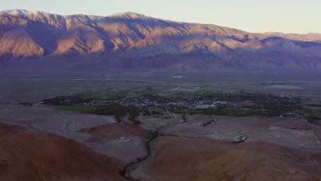 puesta de sol en las colinas de alabama cerca de lone pine, california