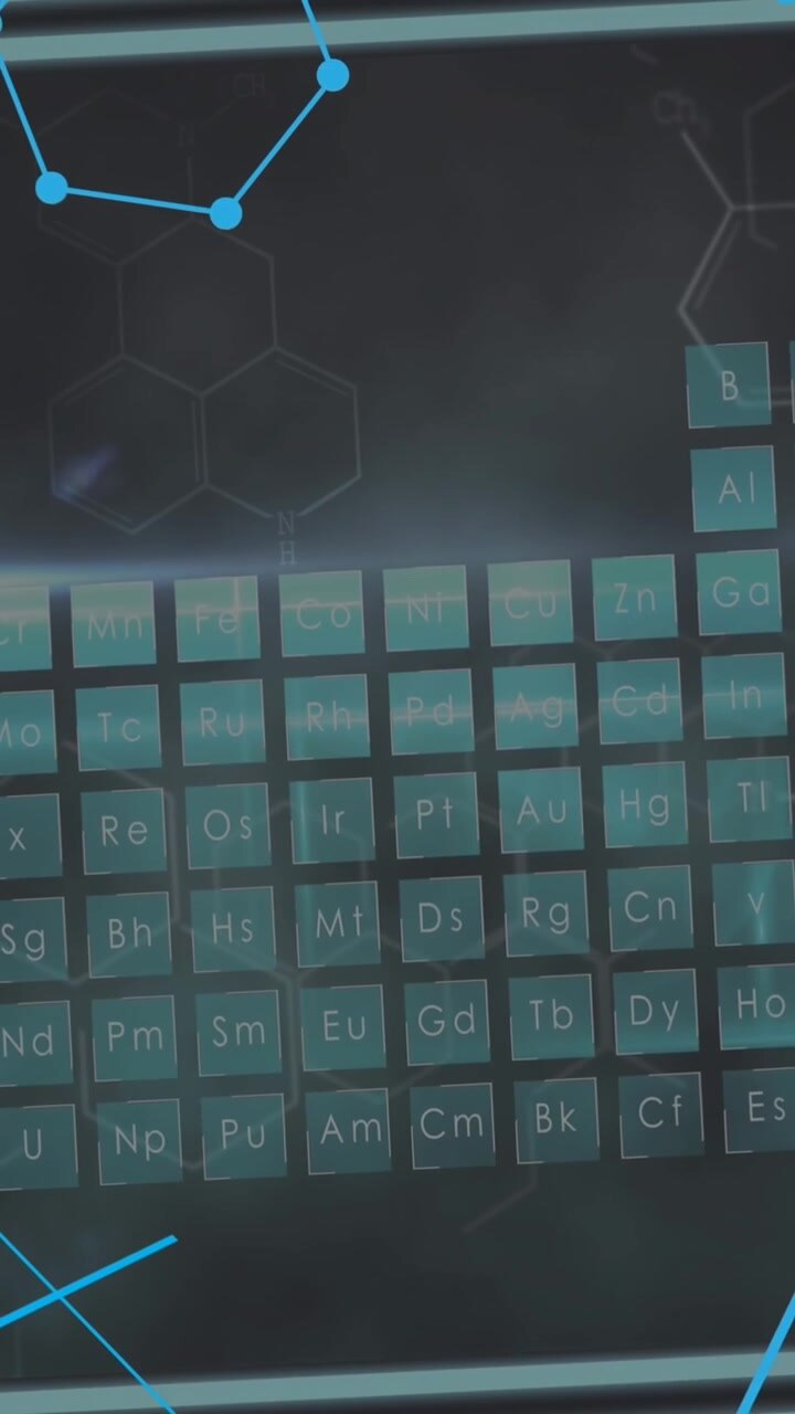 Animação de uma fita de DNA, com processamento de dados científicos sobre a tabela periódica.