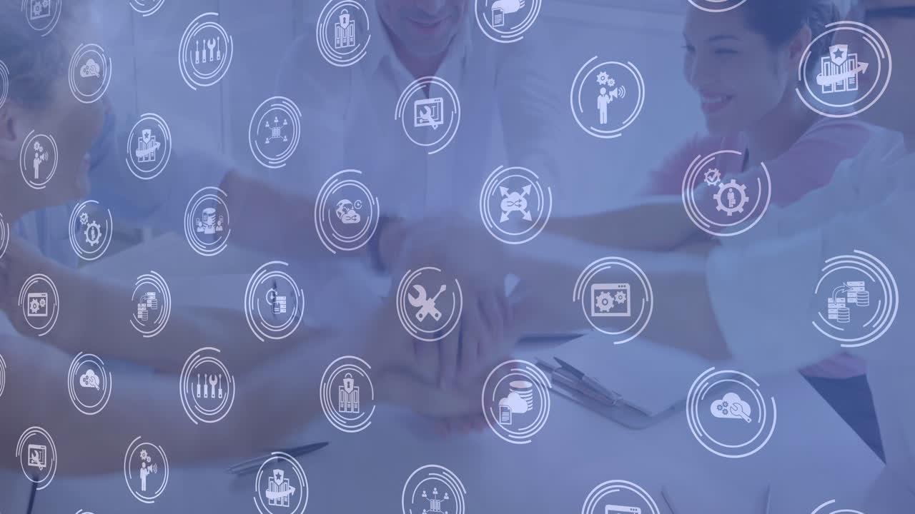 анимация сети цифровых икон над различными деловыми людьми, складывающими руки