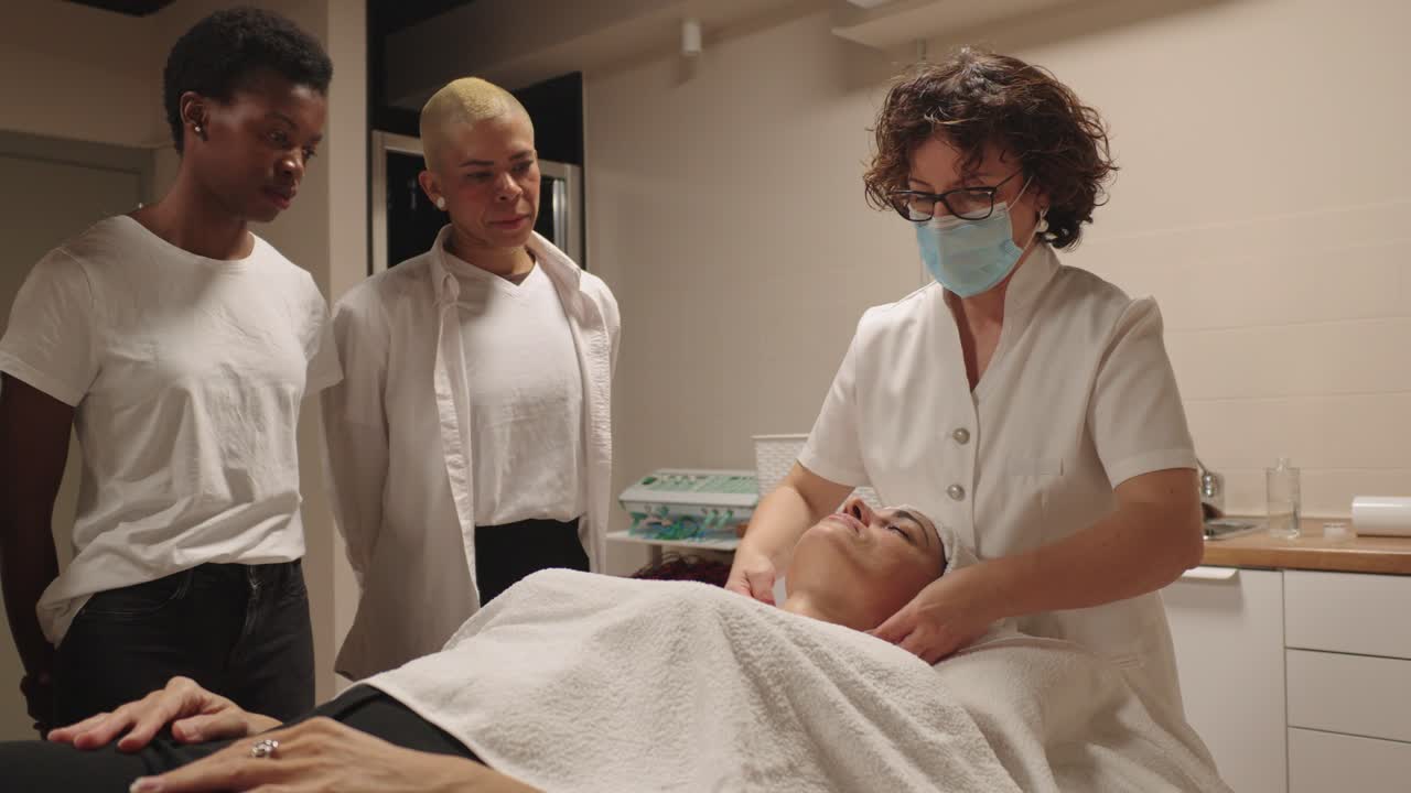 Ansigtsbehandling og Massage