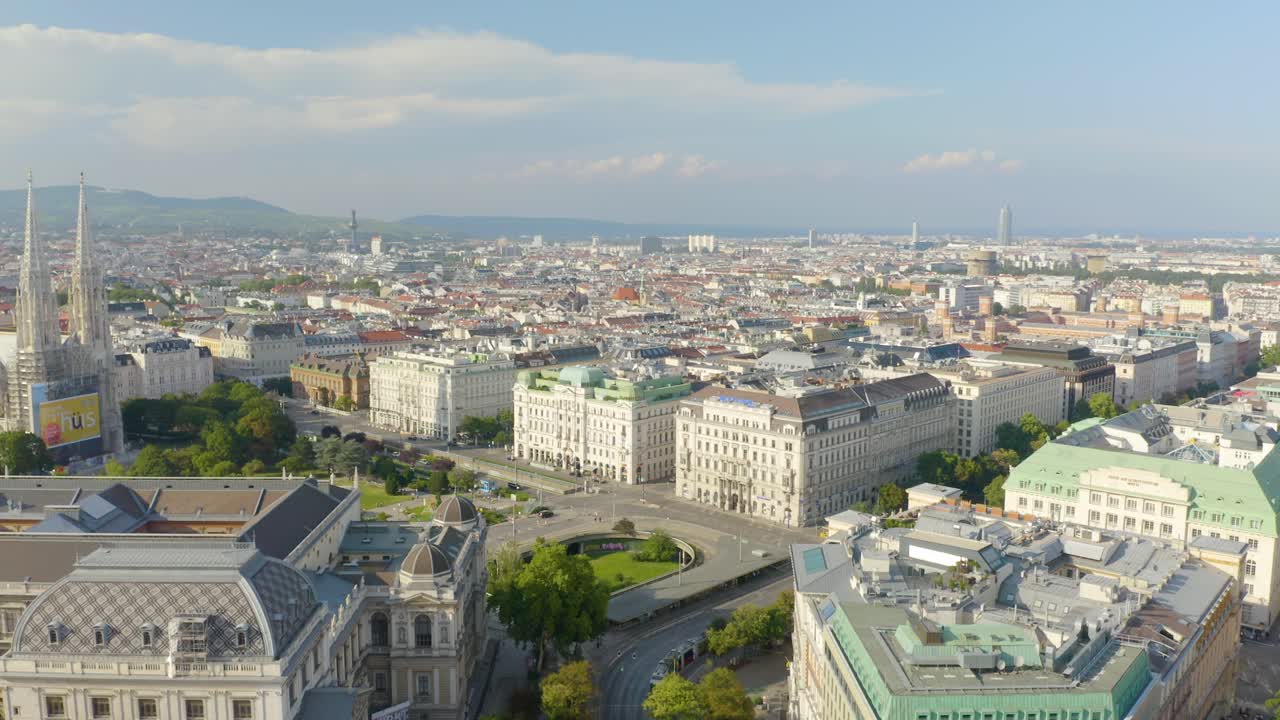 Splendida veduta aerea di Vienna, Austria. Pedestal Up.