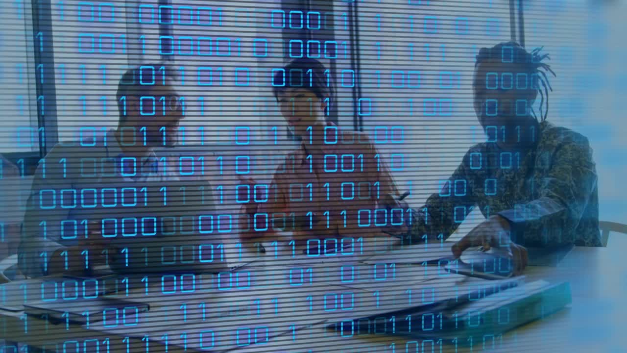 animación de codificación binaria y procesamiento de datos sobre personas de negocios que trabajan en la oficina.