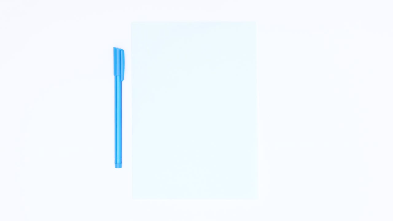 Carta e matita che cambiano colore continuamente. Stop motion