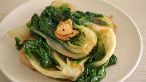 baby-Chinese-cabbage-with-oyster-sauce-and-garlic---Asian-food-style