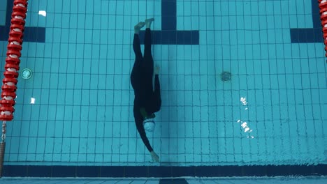 indoor pool frediving competitor without fin