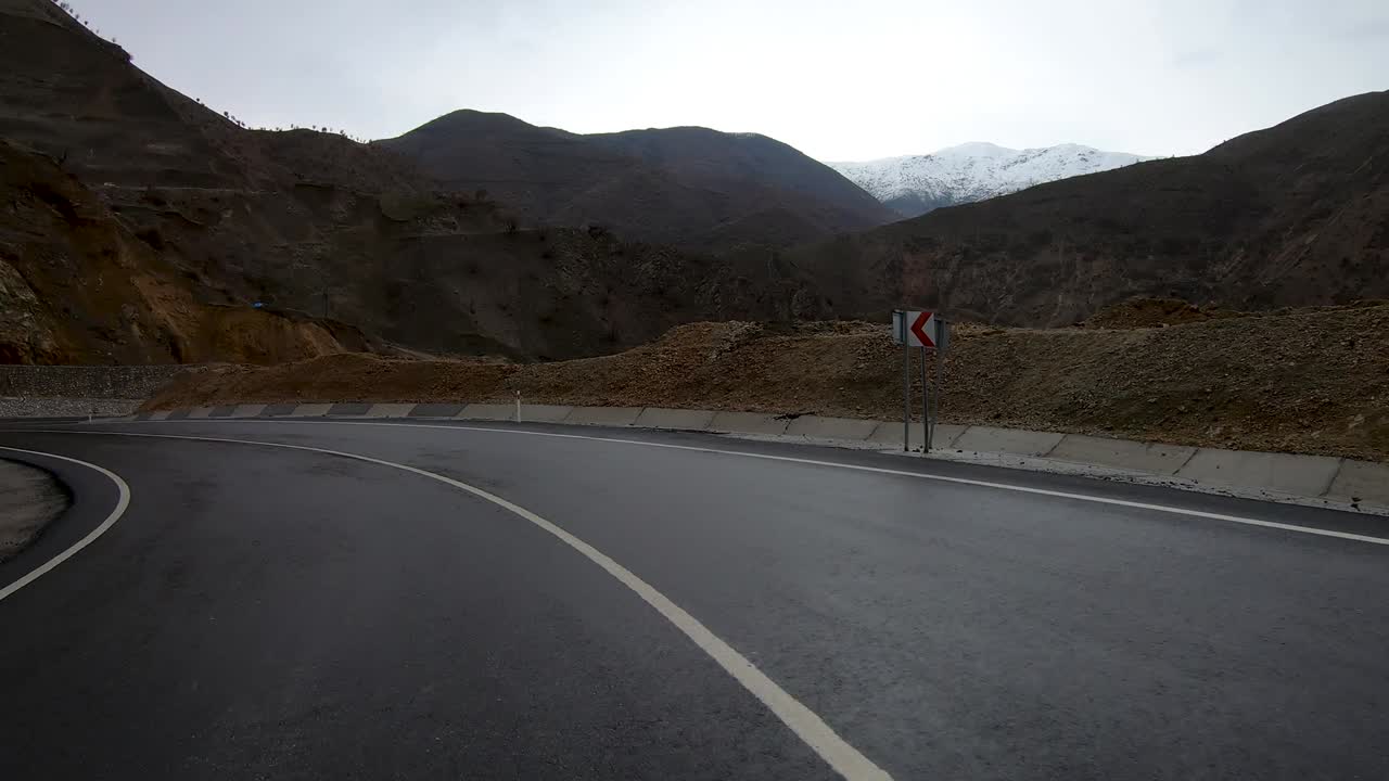 동부 터키의 자동차 운전 풍경, 터키의 히잔, 비틀리스의 외 마을과 돌집