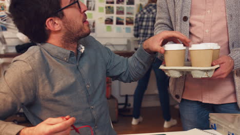 Ingeniero-Hacker-Construyendo-Prototipo-De-Robótica