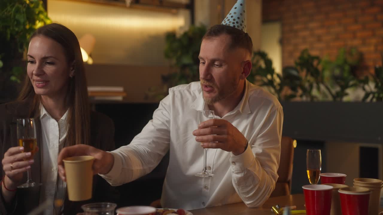 celebración de cumpleaños de la oficina