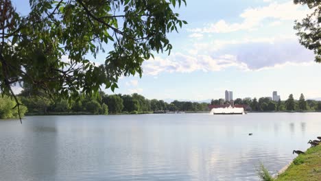 parque de la ciudad de denver lago y fuente