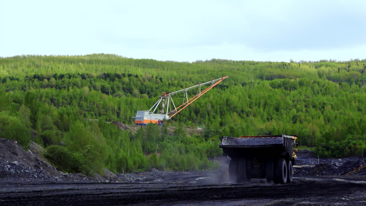 operación de minería en un bosque