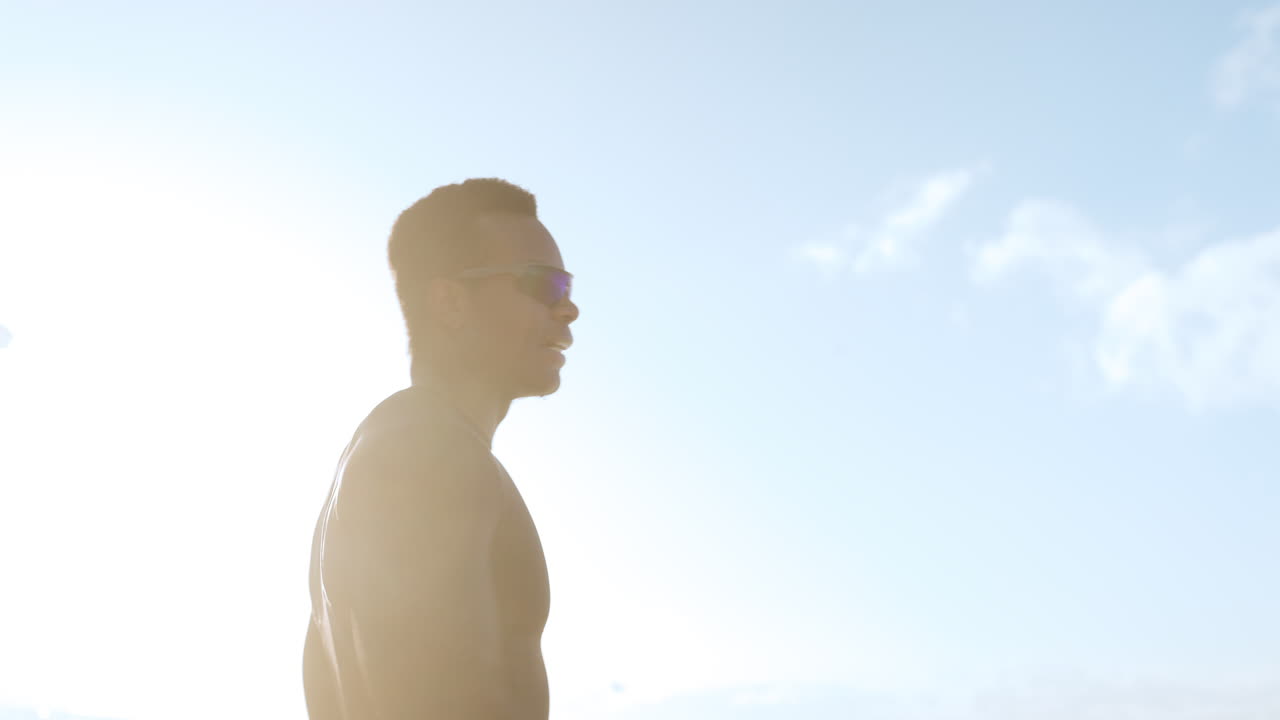 피트니스, 스트레칭과 해변에 있는 흑인