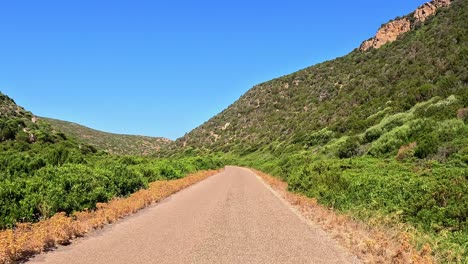 idílico viaje de vacaciones en coche por la sardinia rural, punto de vista