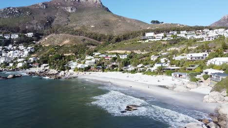 Vista-Aérea-De-La-Playa-De-Clifton-En-Ciudad-Del-Cabo