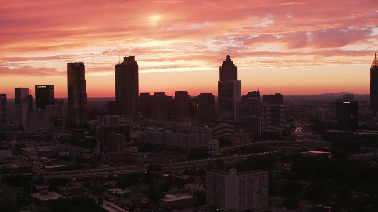 magnífica puesta de sol sobre la ciudad de atlanta.