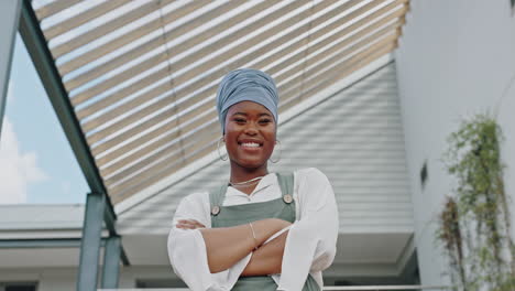 Mujer-Negra,-Moda-Y-Diseñadora-Con-Cara.