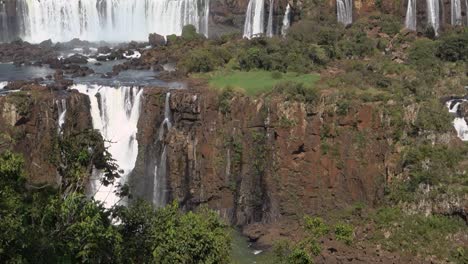 伊瓜蘇瀑布 (iguazu falls) 瀑布,是世界上最大的瀑布