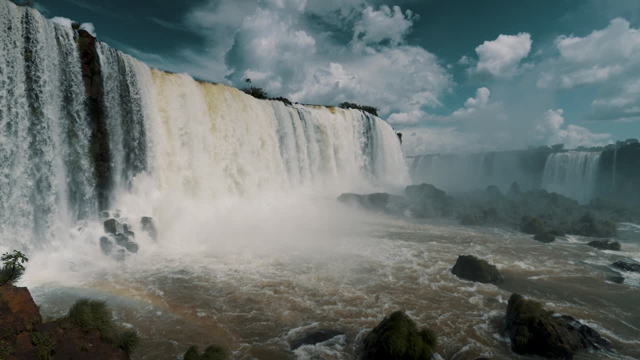 cataratas de iguazu - la serie más grande de cascadas en brasil y argentina - toma amplia