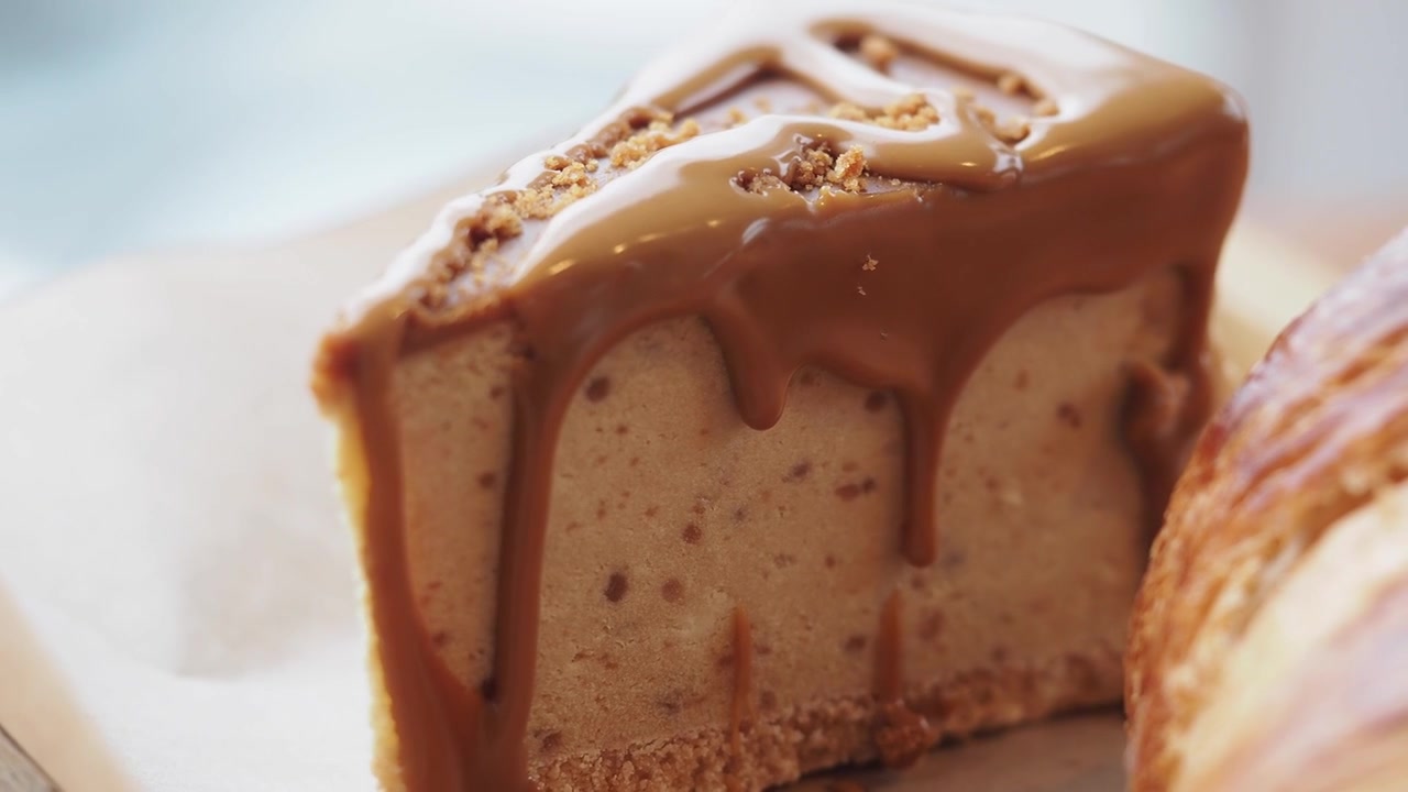 Close-up of a Slice of Caramel Cheesecake with Drizzled Sauce