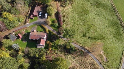 casa de madera roja, casa de campo tradicional sueca, vista de pájaro