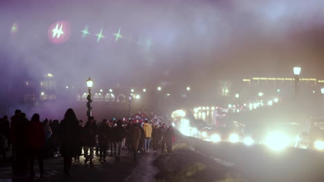 niagara falls walk, winter, fog, rain street filled with people and cars, traffic jam, new year niagara falls canada