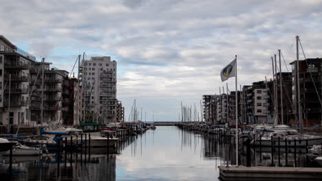 Malmö-Stadtbild-Yachthafen-Mit-Vielen-Yachten