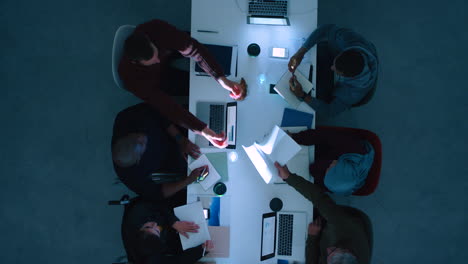 employees share data by collaboration