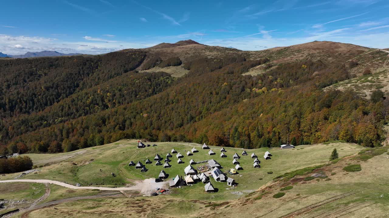 альпийская деревня осенью