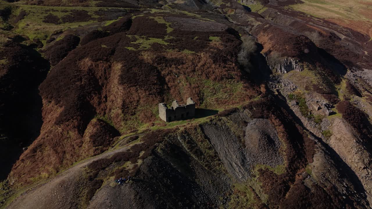 Luftfoto af Gunnerside Gill i Yorkshire Dales, barsk og fredfyldt.