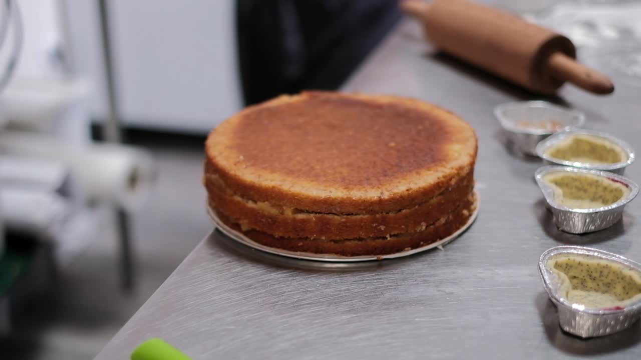 cake corpus en la cocina de una pastelería