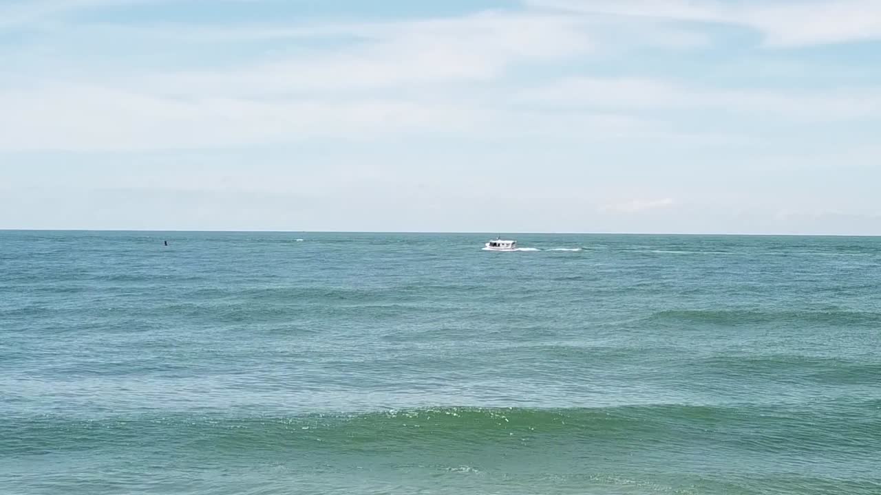 바다에서 요트. 드론 샷