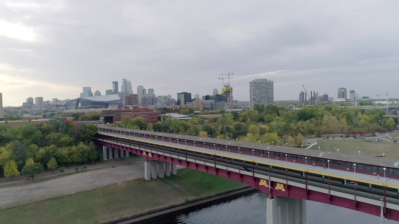 워싱턴 애비뉴 브릿지 미네소타 대학 캠퍼스의 항공