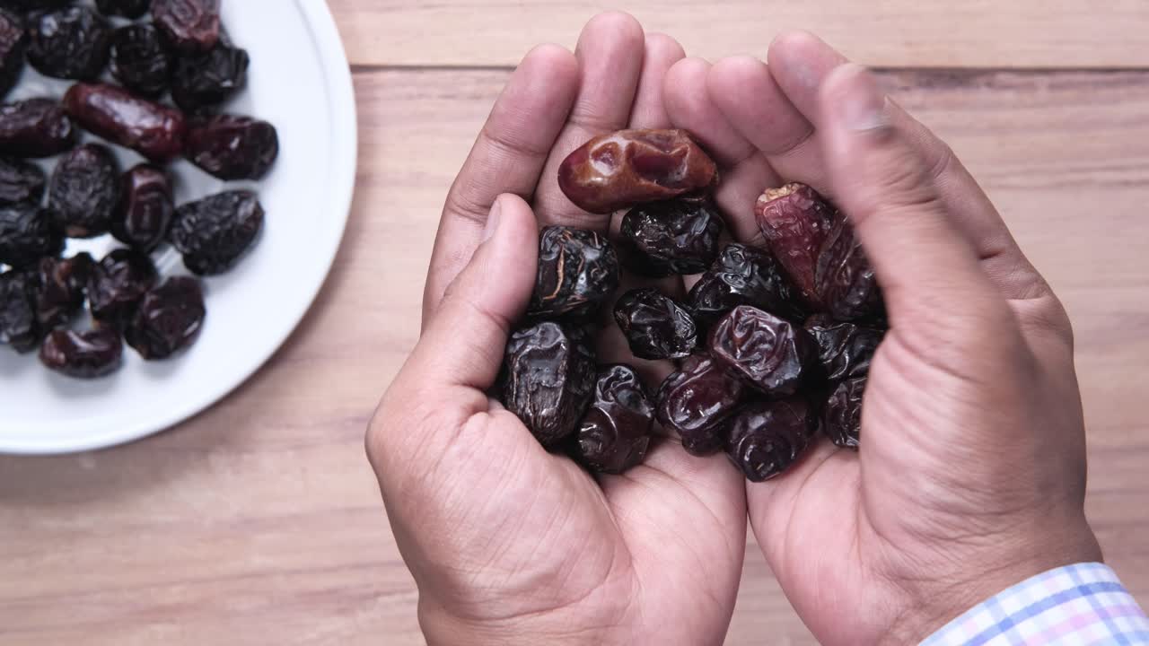 Dates in Hands