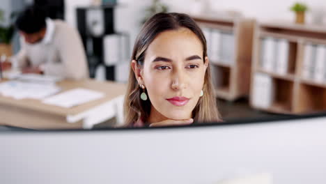 Pensamiento,-Rostro-Y-Mujer-De-Negocios-En-La-Computadora.