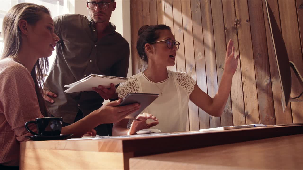 창의적인 스타트업 팀이 새로운 프로젝트를 진행하고 있습니다.