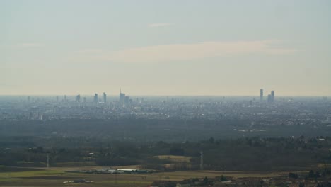 Die-Skyline-Von-Mailand-Aus-Großer-Entfernung