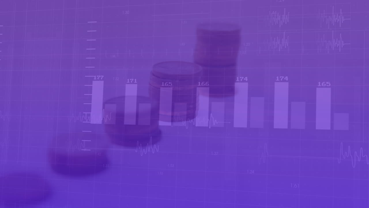 animación del procesamiento de datos estadísticos y la pila de monedas contra un fondo de gradiente púrpura