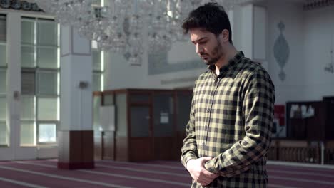 A-Man-Praying-In-The-Mosque